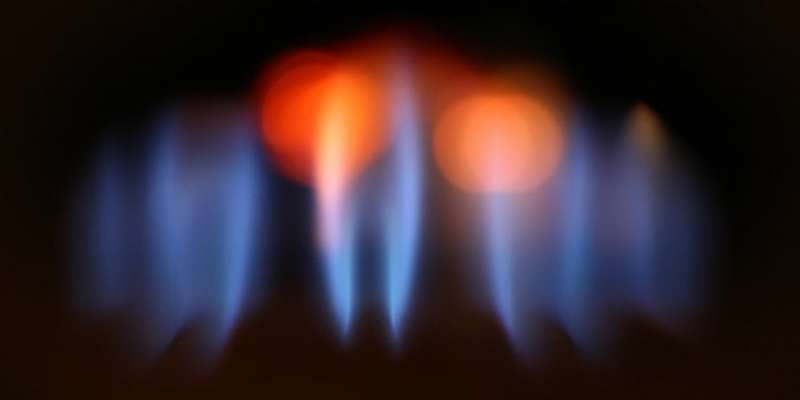 Комуналка-2023: що робити, якщо побутовий газ втратив блакитний колір — пояснення від Нафтогазу