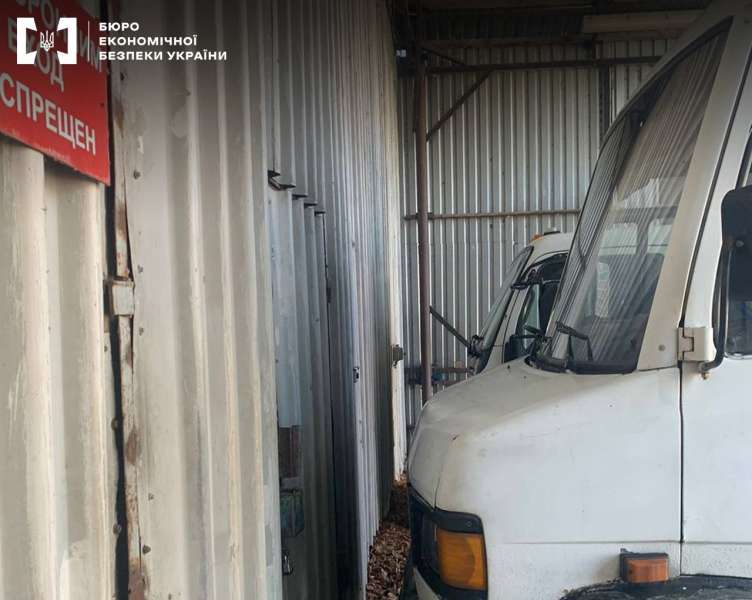 Працівники заводу планують протестувати. БЕБ влаштувало обшуки у «відомого виробника алкоголю» через ухилення від податків