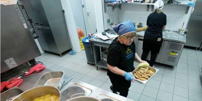 Дефіцит 28 професій. Без українців на польському ринку праці у 2024 році почнеться кадровий голод