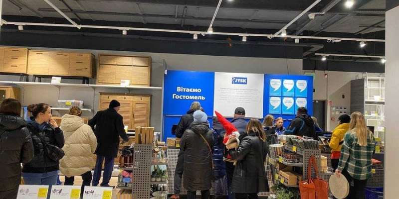 У вогні не горить. У Гостомелі відновили магазин JYSK, який був знищений під час битви за Київ — фото