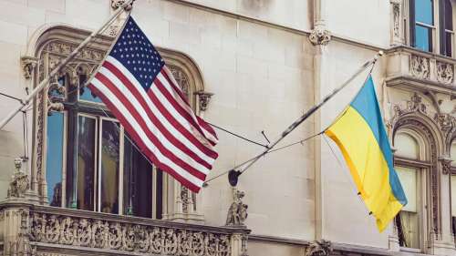 Axios: США и Украина обсуждают "улучшенную сделку" по ресурсам