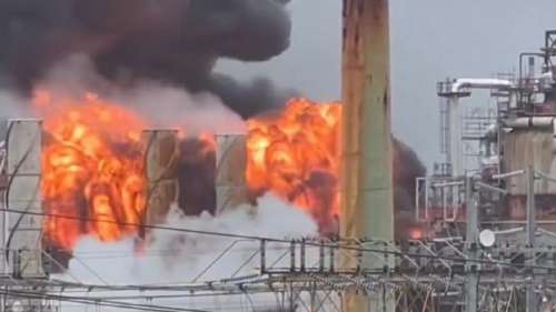 Крупный пожар охватил нефтезавод в Калифорнии: есть пострадавшие (видео)