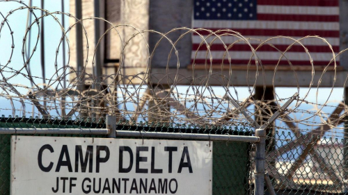 WP: Администрация Трампа вышлет тысячи мигрантов на военную базу Гуантанамо